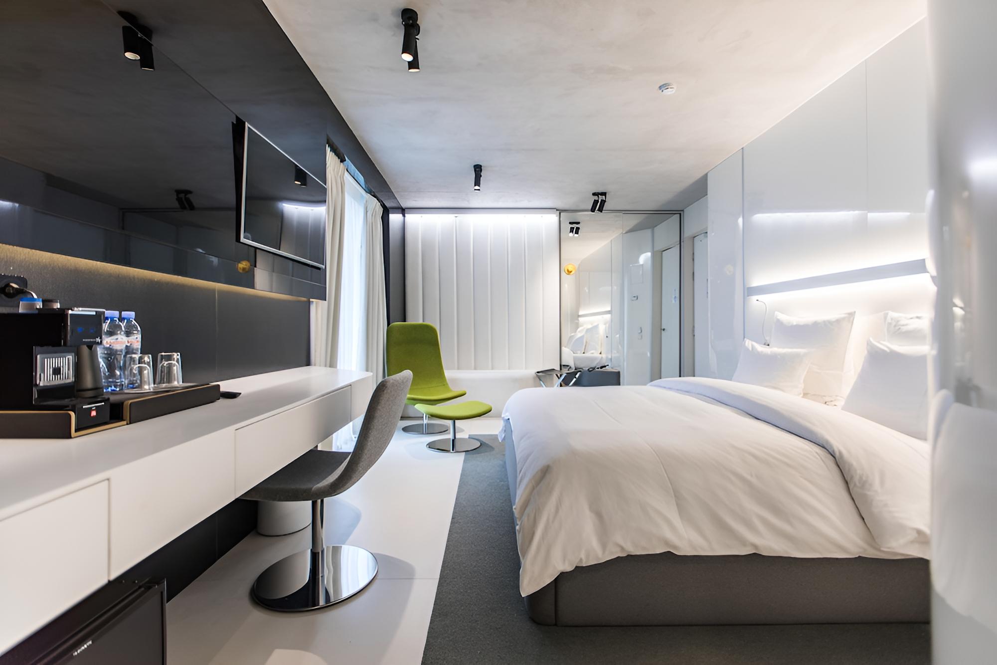 The Grove Design Hotel
