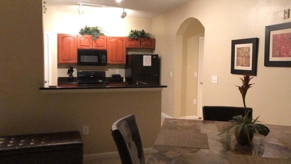 Beautiful 1st Floor Condo In Gated Cane Island, Close To Parks 2 Bedroom Condo