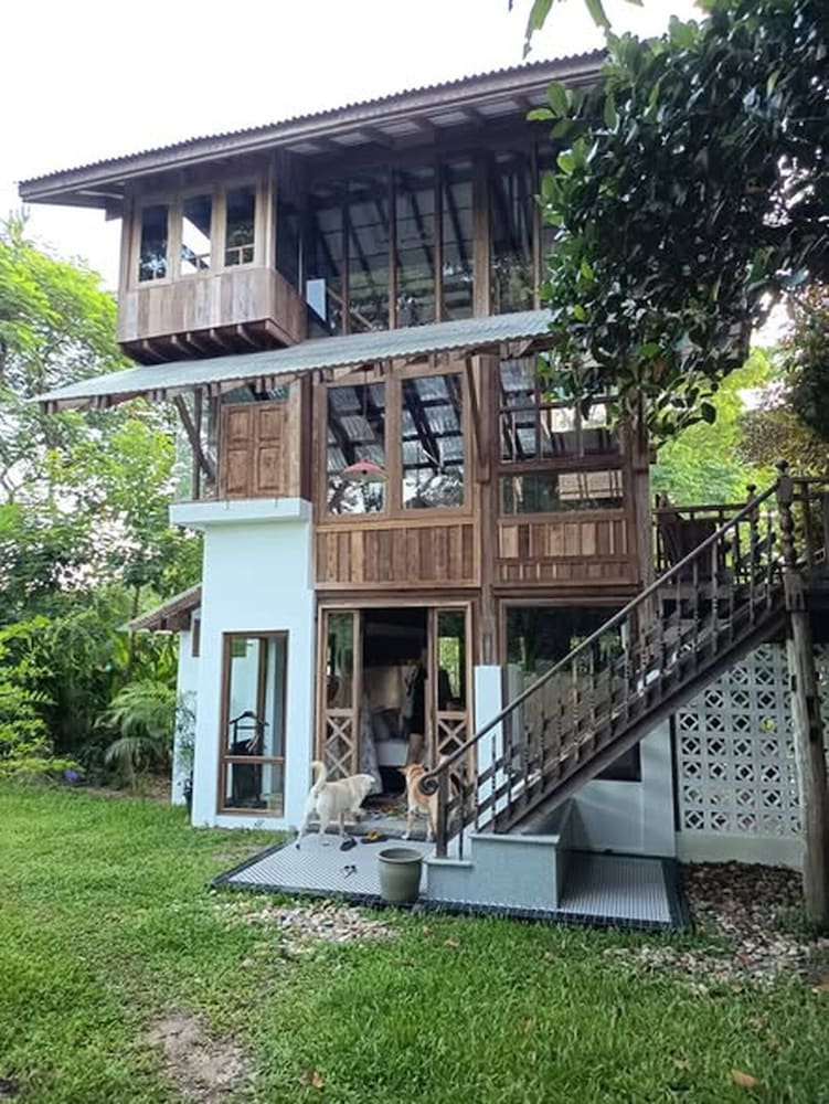 Private Wooden Pool Villa in Mae Rim for 4-6 Guests