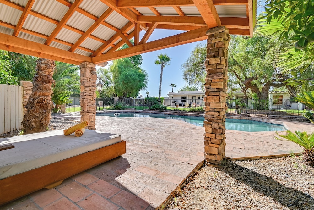 Private Paradise Valley Oasis: Hot Tub, Large Yard