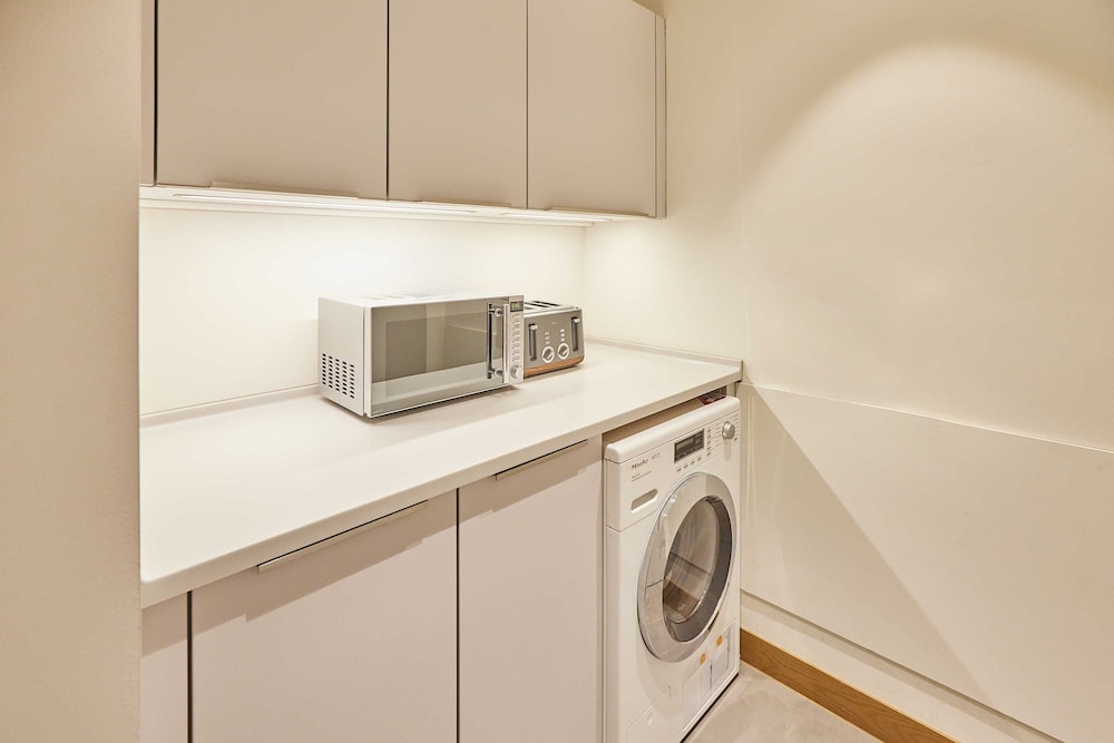 Host Stay Thames Apartment