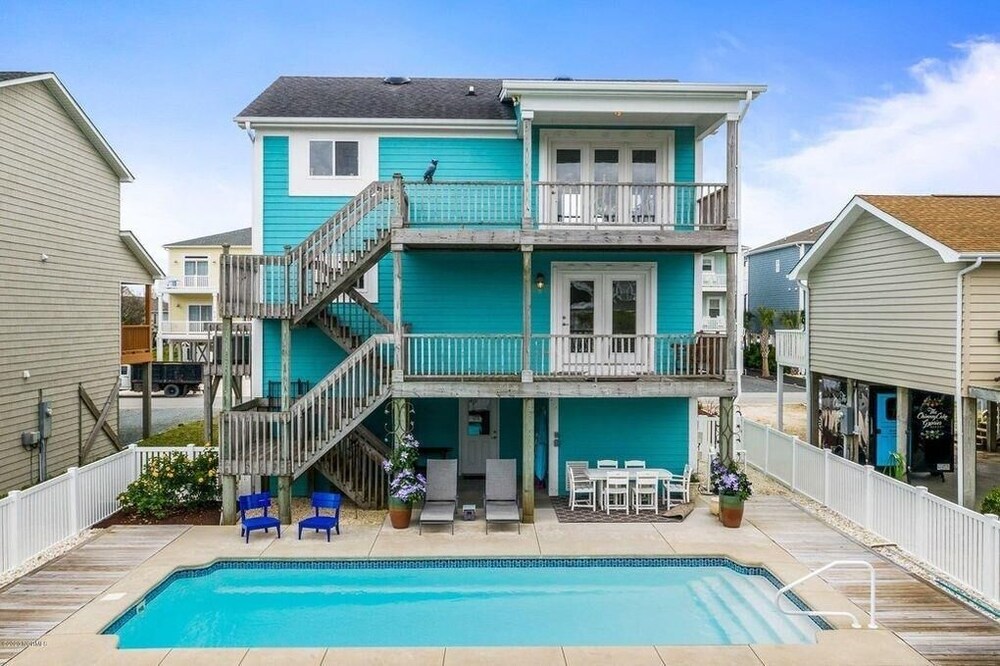 218 Brunswick 3 Bedroom Home by RedAwning view 4