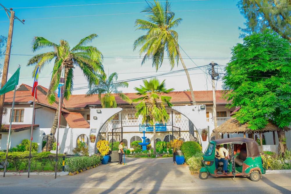 Best Western Jangwani Sea Breeze Hotel