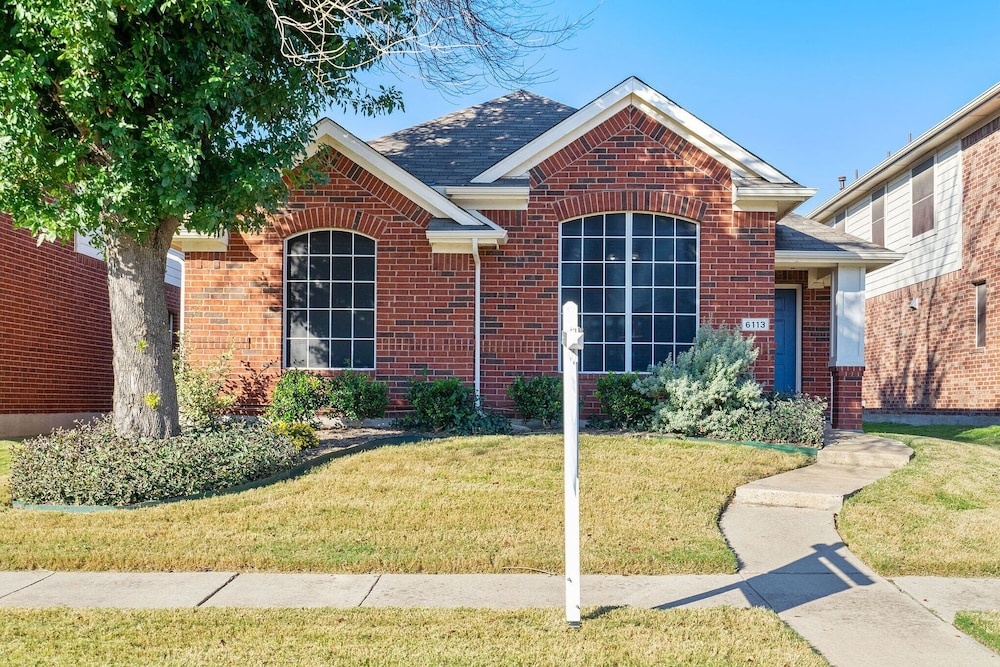 Centrally Located 3-bedroom and 2-bath The Colony Home With Great North Dallas Access 3 Home by Redawning view 2