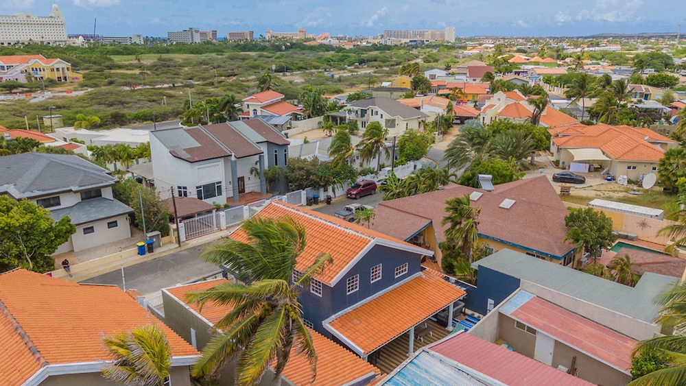 Renovated 4br2ba w Private Pool in Prime Location
