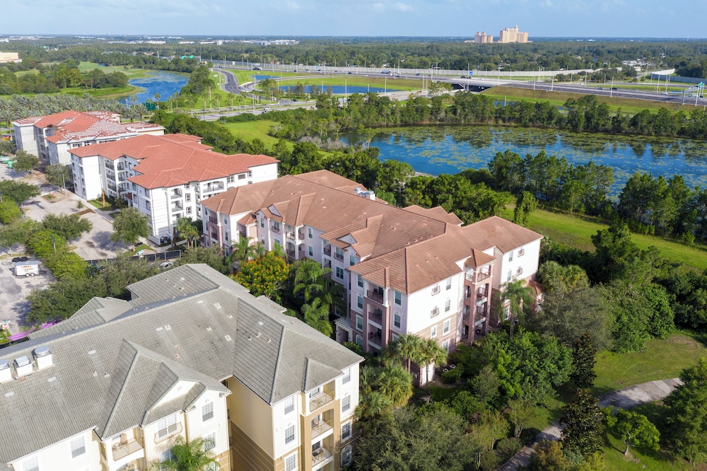 Magnificent 2 Bedroom Apartment Vista Cay Resort 107