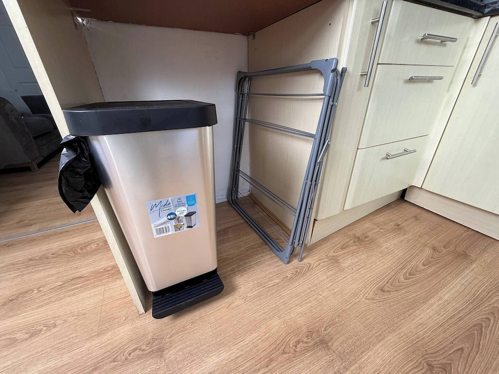 Urban Calm Spacious 3-bed Home With Free Parking