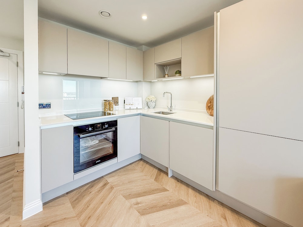 1 Bed Flat - Sleeps 2 - Parking - Wifi