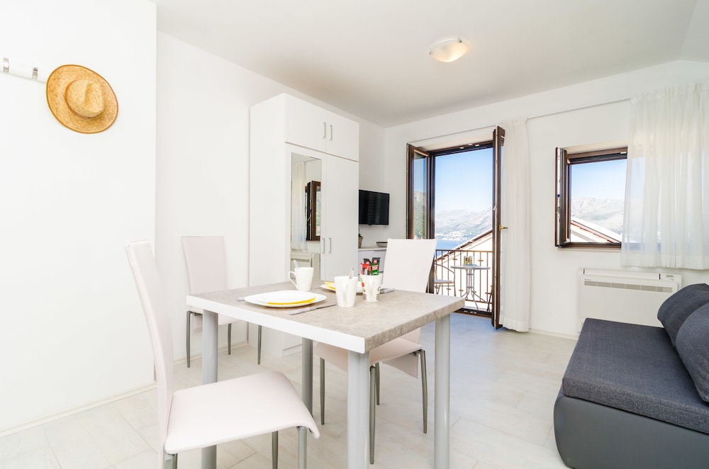 Cina Apartments