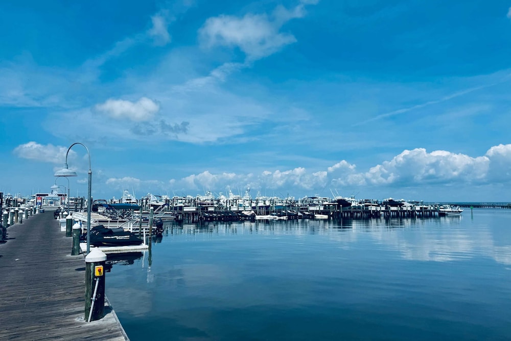 Golf Cart + Pool Access Near Baytowne & Beach Coral Starfish by Avantstay