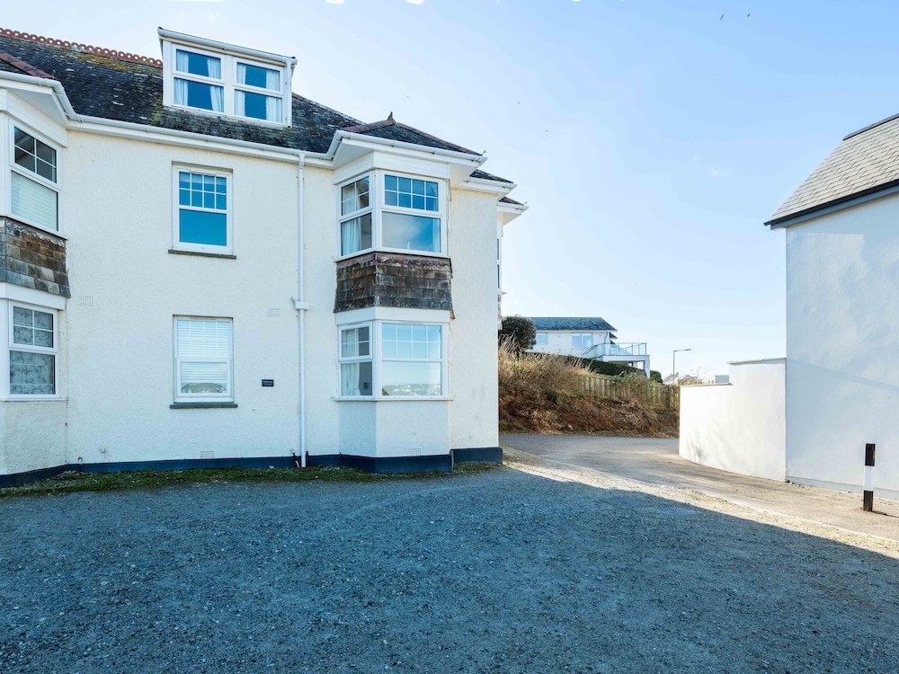Pinewood Flat 5