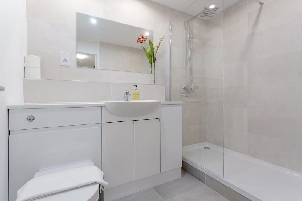 Kensington Gardens 2 Bedroom Flat With a Balcony