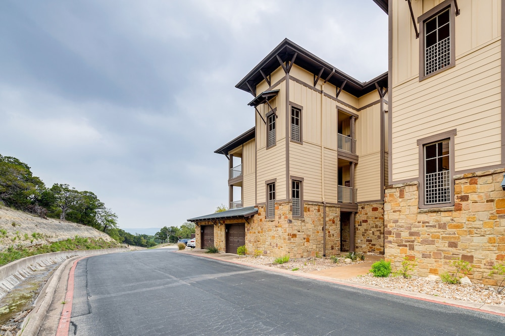 Jonestown Condo on Lake Travis w/ 2 Balconies! - Property Image 10