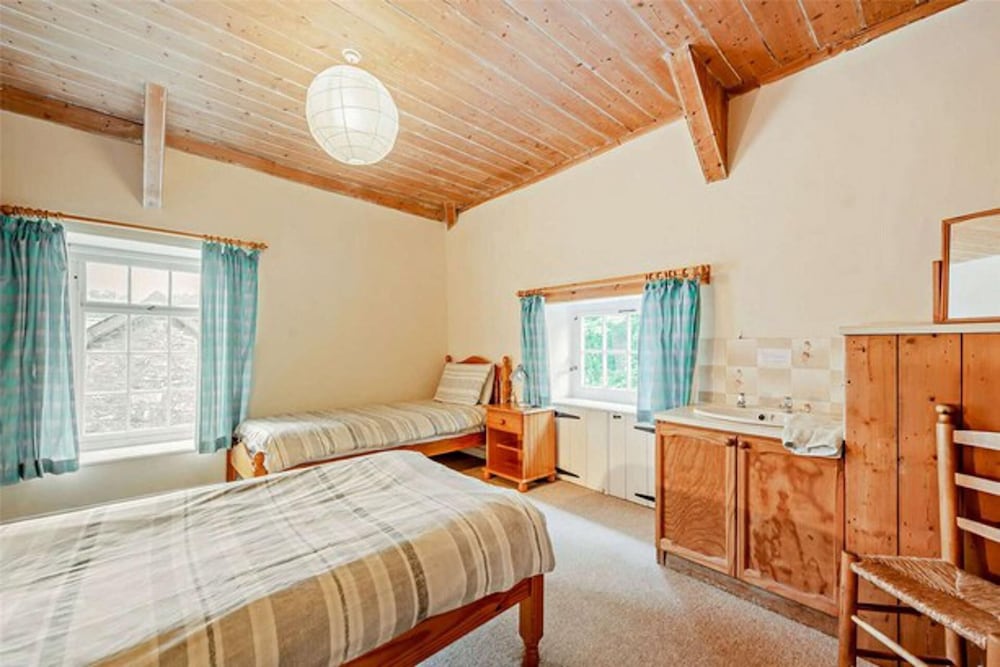 Lovely 7-bed Apartment in Llandysul view 4