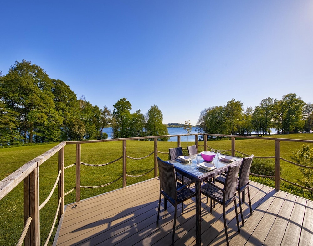 Lakeside Villa With Sauna