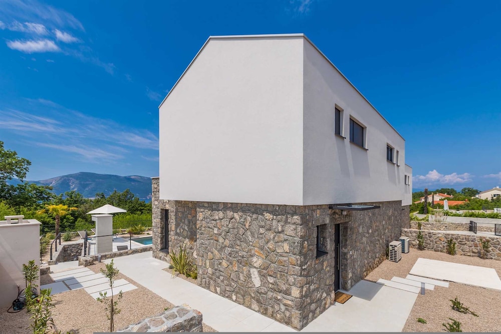 Villa Verena With Heated Pool