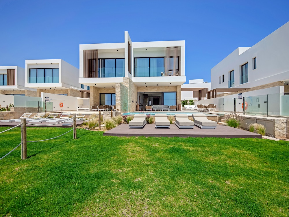 Sanders Konnos Bay Aphrodite - Exquisite 6-bedroom Villa On the Beach Front
