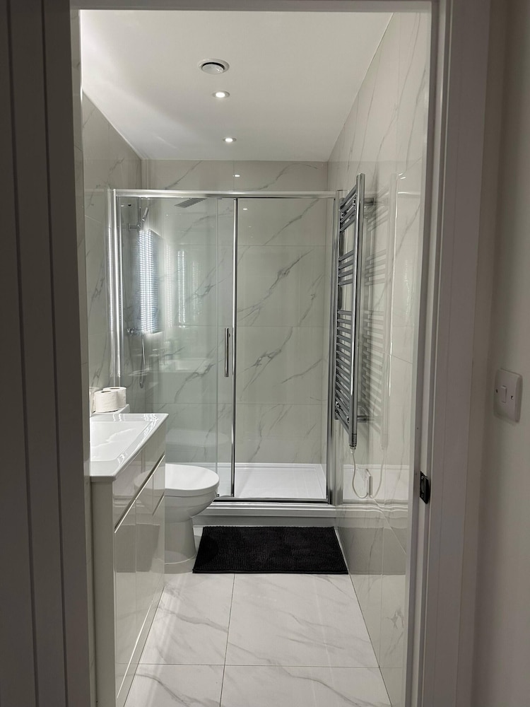 London 1 bed Luxe Flat Ilford Beautiful