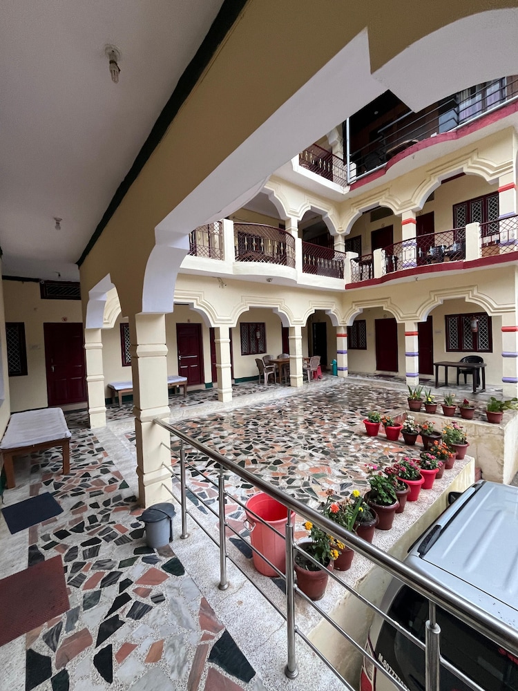 Gujrat Bhawan