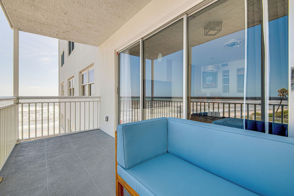 Steps to Ocean: Satellite Beach Condo w/ Balcony