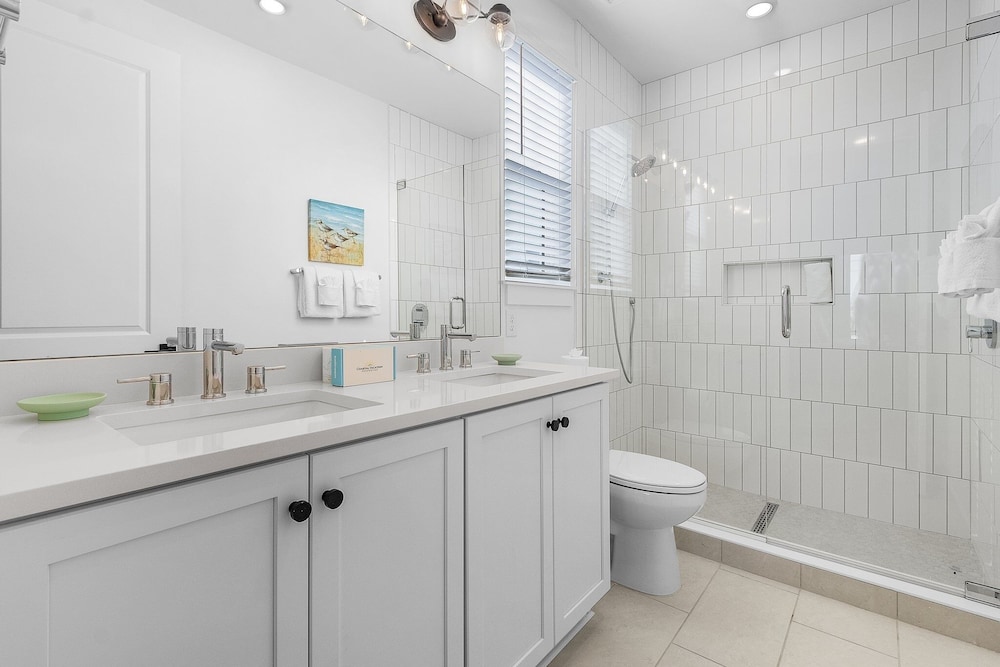 118 Fairweather Ln - Brand New 4 Bed+den/4.5 Bath Home W.hot Tub 4 Bedroom Home