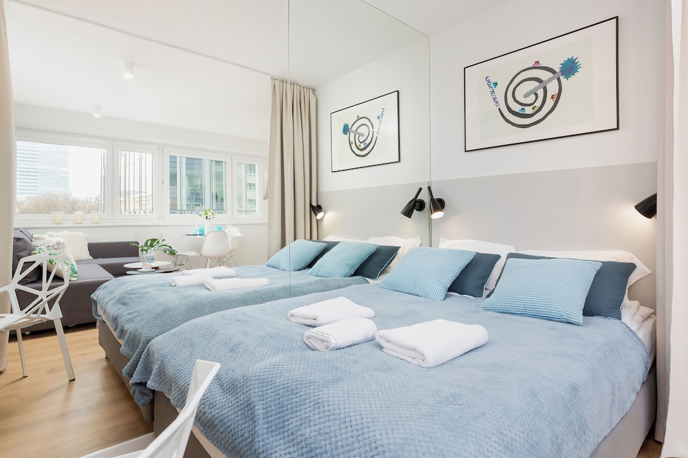 Deluxe Studio Warsaw by Renters view 4