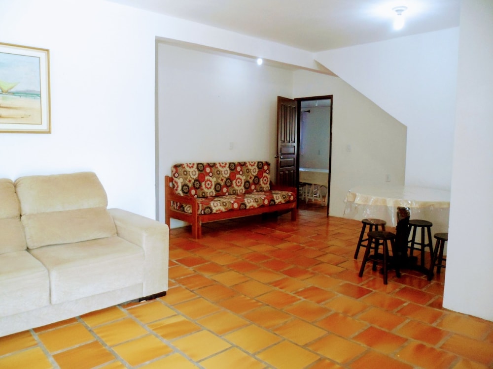 Ingleses Residence