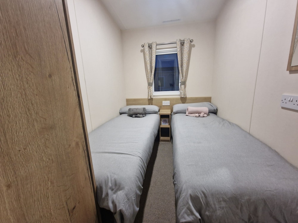 Remarkable 3-bed Lodge in Tattershall view 2