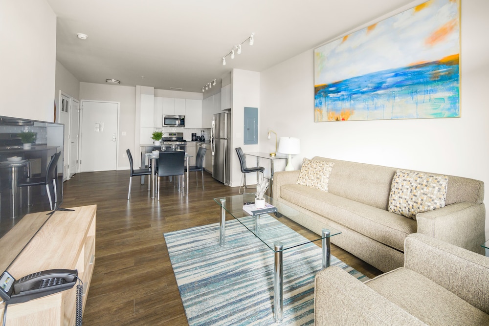 Global Luxury Suites at Reston - Property Image 23