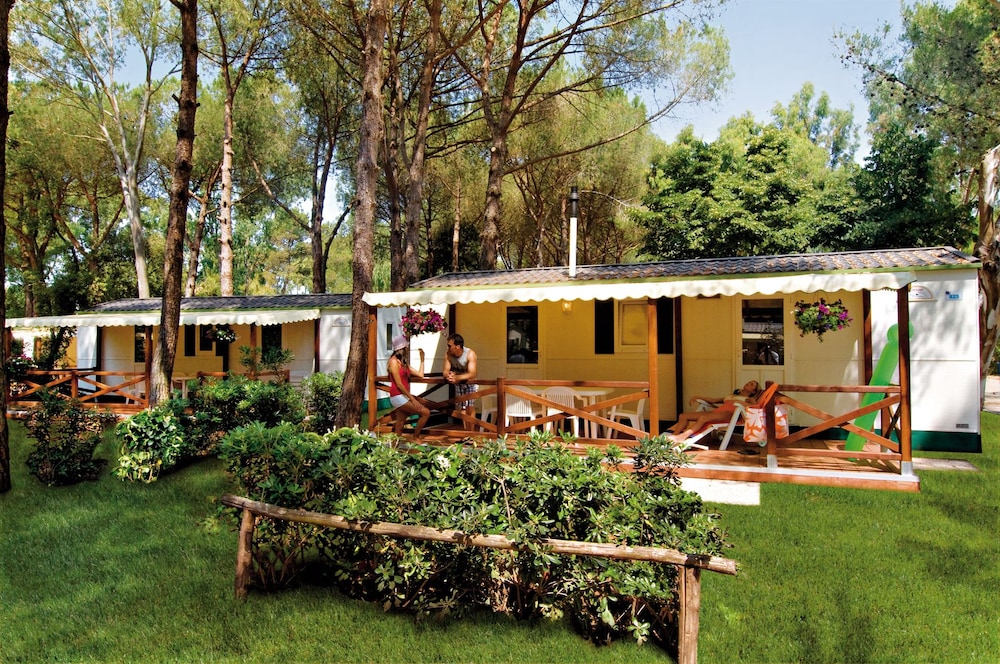 Baia Domizia Camping Village