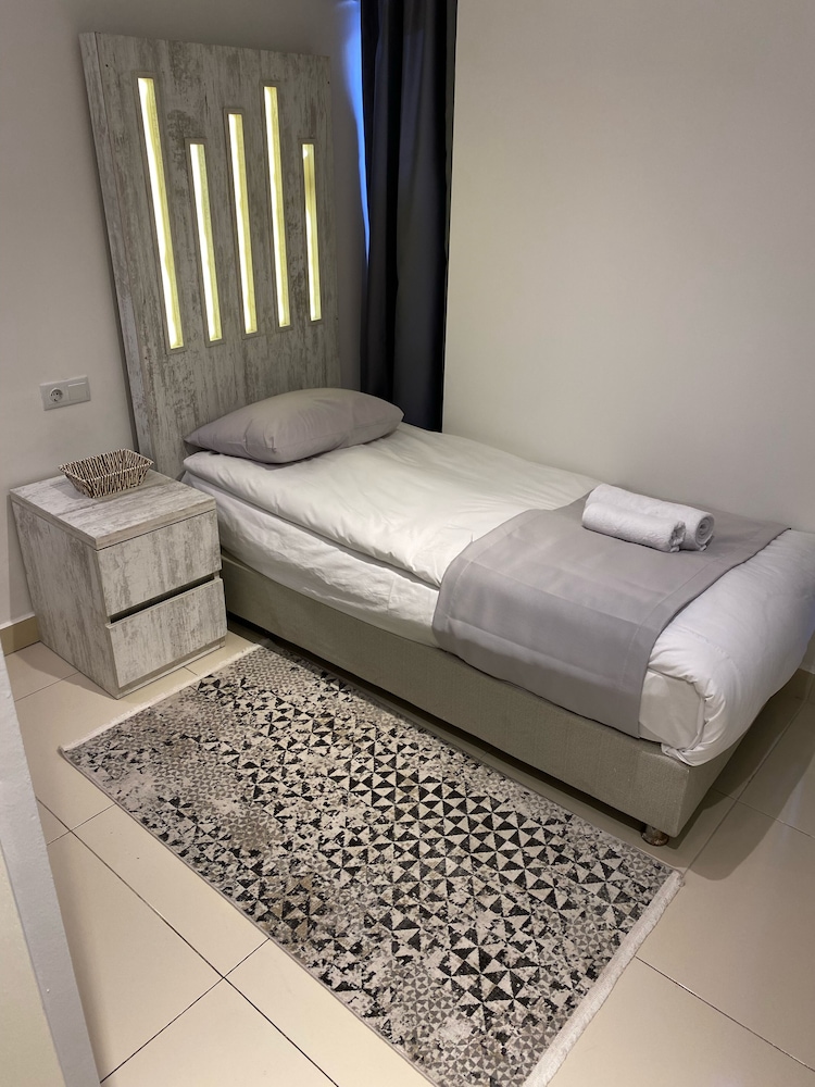 Deer Hotel & Hostel