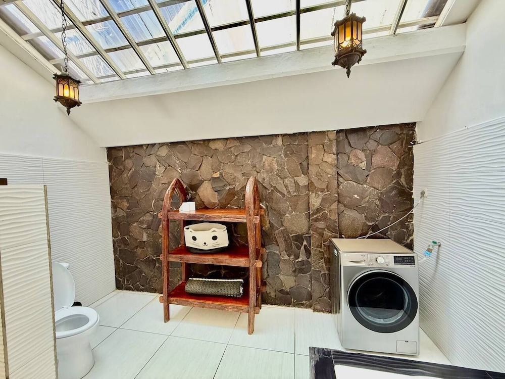 Villa White Orchid