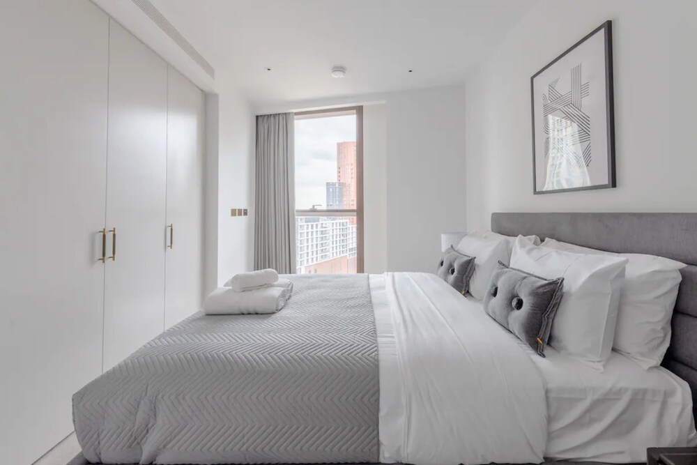 Luxurious 2BD Flat by the River Near Vauxhall