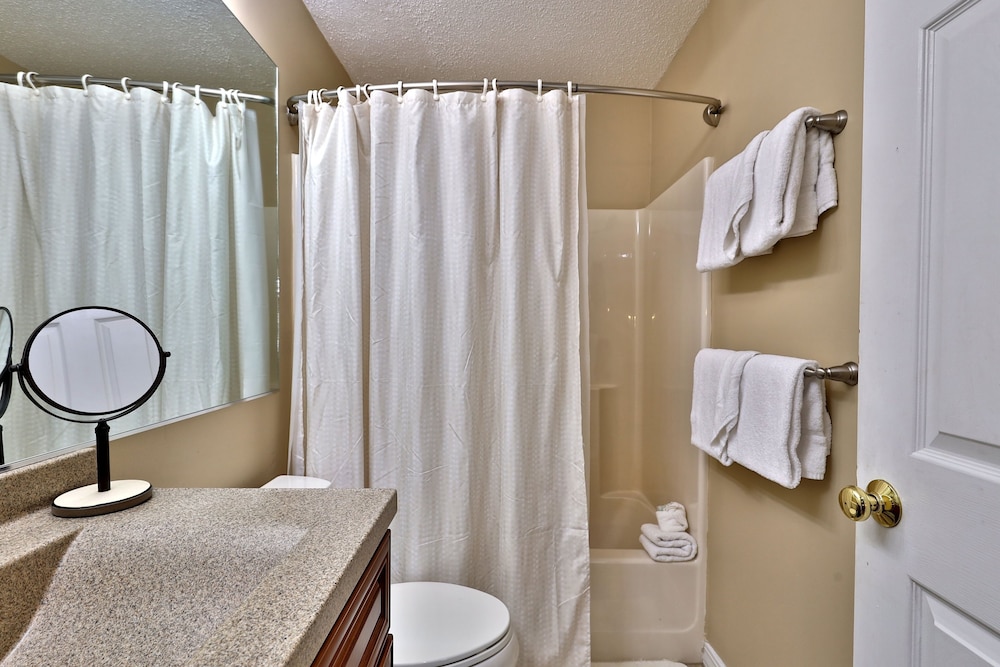 Pico Mountain Condo F106 3 Bedroom Home