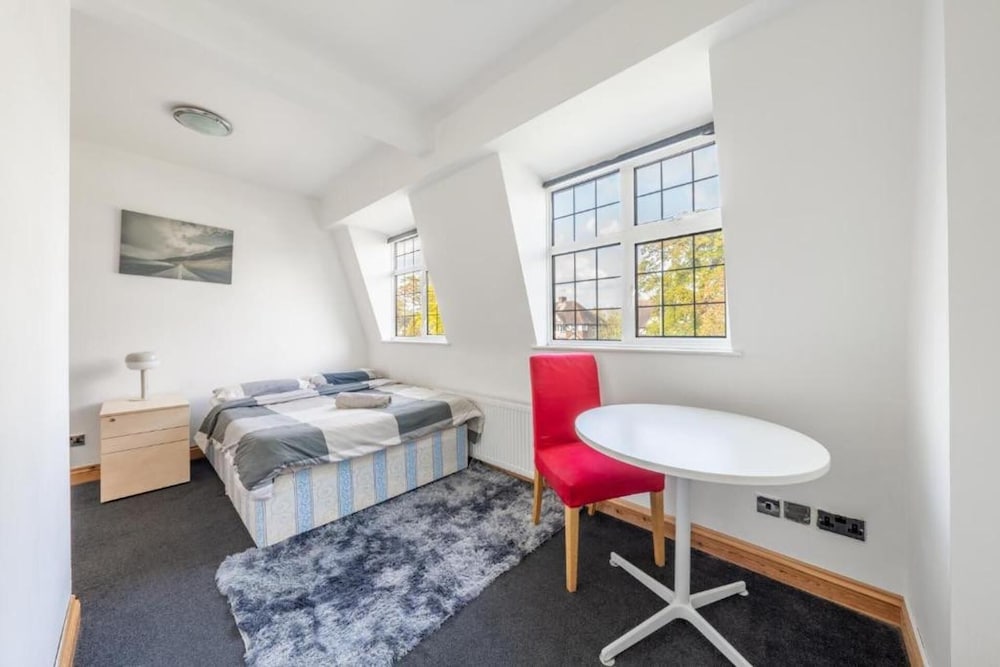 5-bed House - Sleeps 10 - Garden - Parking
