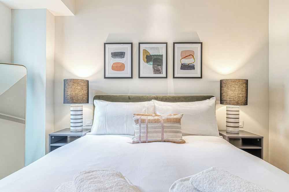 Luxury flats near Big Ben and London Eye