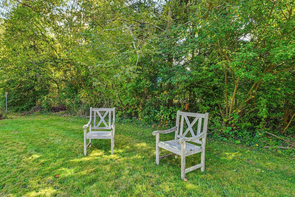 Mtn Views, Deck, Porches & Patio: Asheville Escape