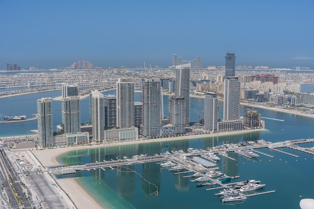 Luxurious 2-bedroom Apartment Perfect for Families in Dubai Marina