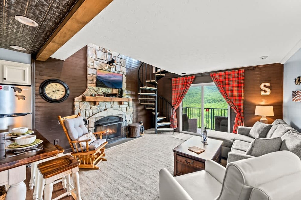 Sleeps 6 Pool Playground Mountain Views Hot Tub