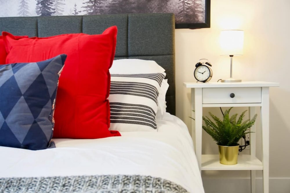 Modern 2bedroom Condo Great Location Coffee Wifi - Image 3