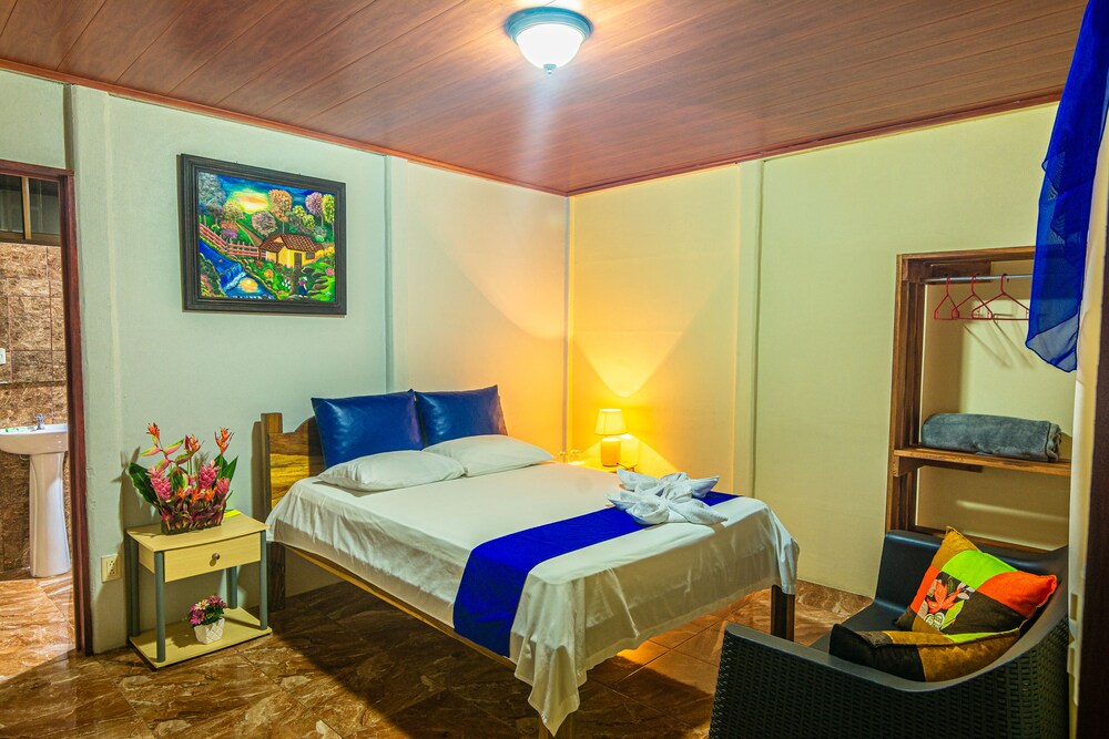 Rio Celeste Springs Blue Lodge view 3