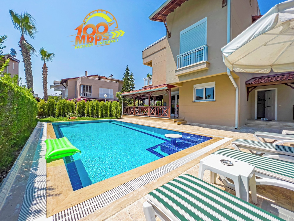 Paradise Town Villa Camilla view 2