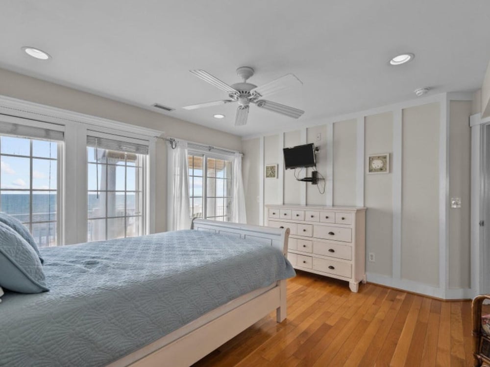 Ocean's Edge by Topsail Realty