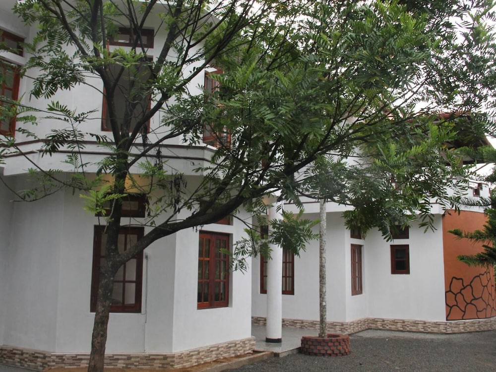Lizzie Villa Guest House