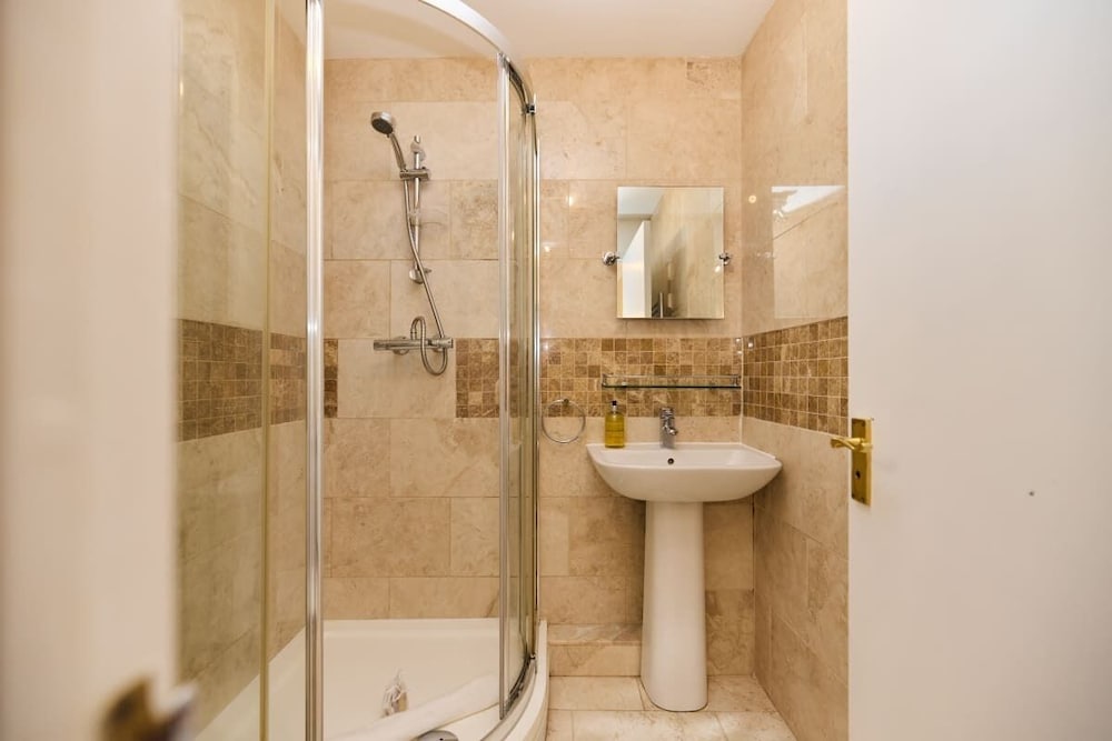 The Brompton Park Escape Bright 2bdr Flat With Patio Access