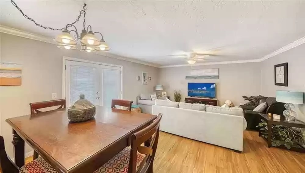 Lovely 3 Bedroom Condo On Golf Course view 3