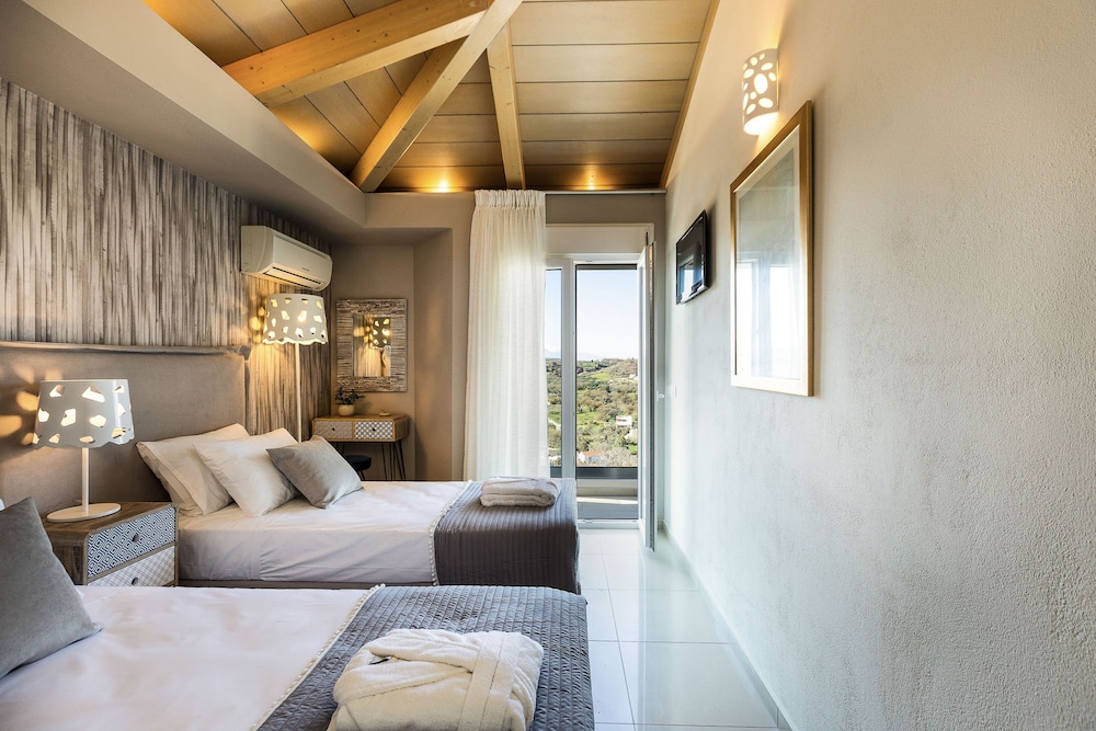 Three Moirai Villa With 2 Heated Pools