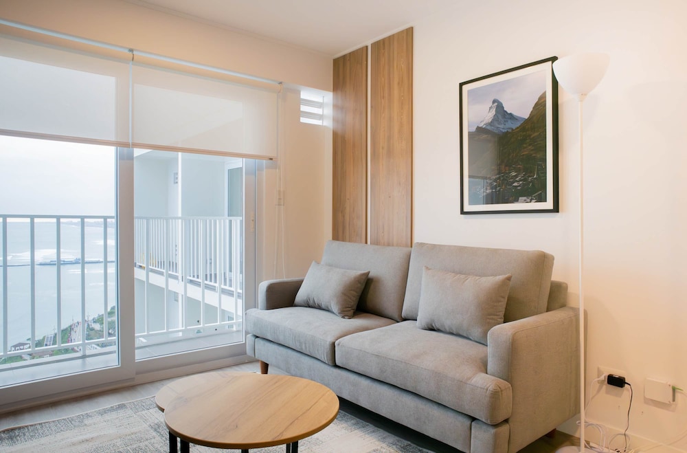 w Charming 1BR Apartment w Balcony in Barranco