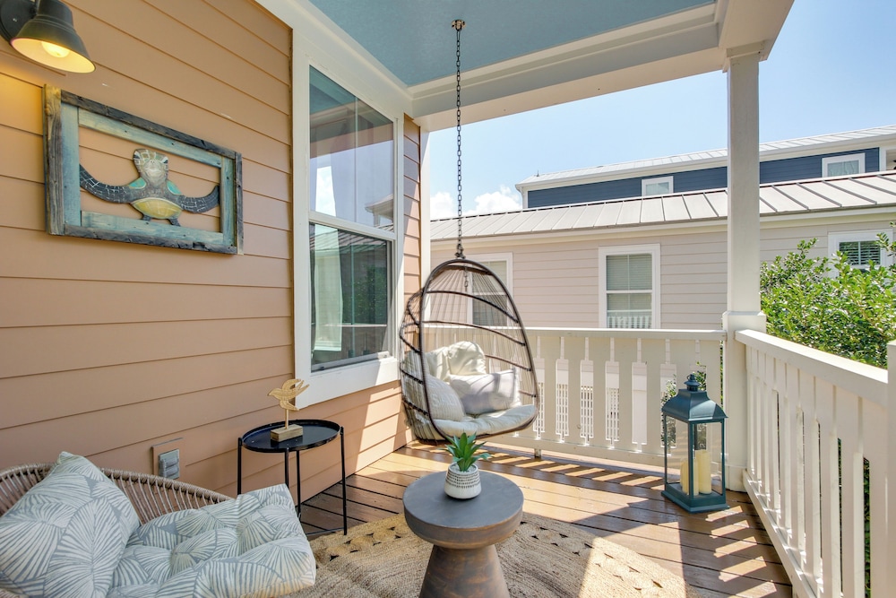 Walk to Beach: Cottage w/ Yard in Pass Christian!