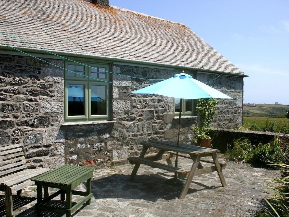 Parc An Castle Cottage view 2